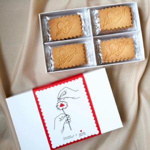 Vous avez un message ou un logo à transmettre, inscrivez-le sur de  délicieux biscuits fait maison – ATELIER TAMPONS PARIS